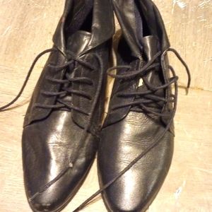 Flat lace-up dress shoes size 7 and 1/2